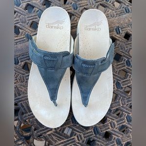 NWOT Dansko Cece Gray adjustable Velcro strap Leather Thong Sandals sz 40
